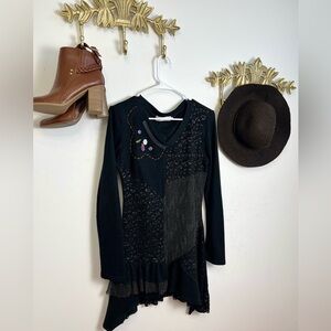 Bohemian FOLK Art Sweater tunic M ptp 19” plus stretch